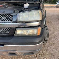 2004 Chevrolet Silverado Headlight Set 