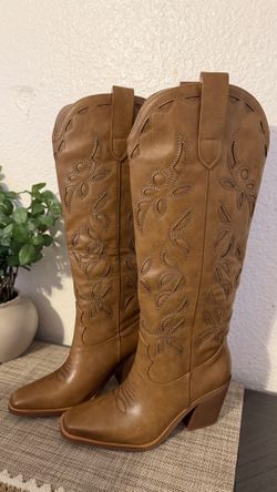 Cowgirl Boots Size 6 ✨new