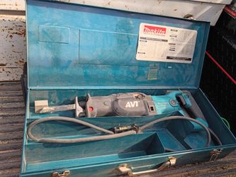 Makita AVT Reciprocating Saw with Case