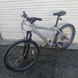 Men's 26" Aluminum Specialized Rockhopper Mountain Bike 