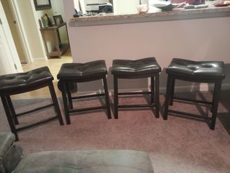 4 wooden barstools