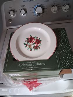 Brand new holiday desert and bowl set