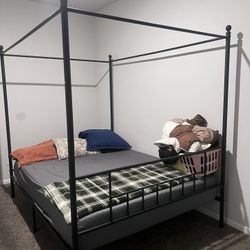 QUEEN BED – MUST GO ASAP - Clean Great condition