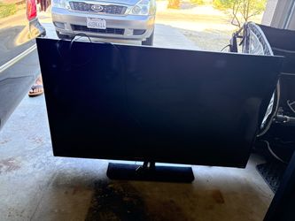 Vizio 42 inch tv with Roku remote