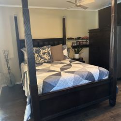 Queen Bed w/ Hardwood Mahogany 