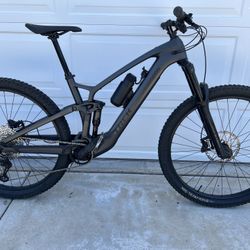 Trek Fuel EXe 9.5 Carbon Full suspension mountain E-bike Large 78 miles
