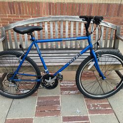 Trek MountainTrack 800 Hybrid Bike In Excellent Condition (Medium/Large)