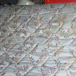 Colchón  Queen  y Box Spring