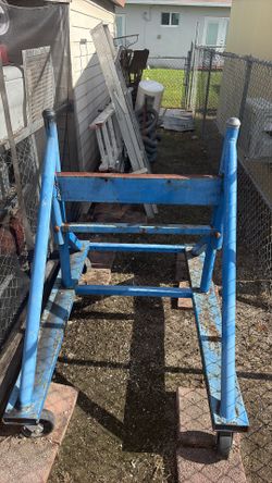 Outboard motor stand