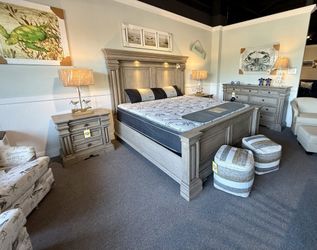 Blairhurst Light Grayish Brown Bedroom Set, 4 Piece King