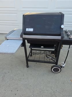 Expensive Weber BBQ  450  works Clean