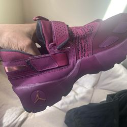Jordan Trunner LX GS shoes in the "Bordeaux/Metallic Red Bronze