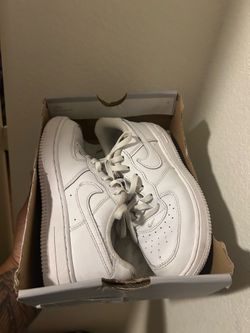 White Nike Air Force’s size 1Y