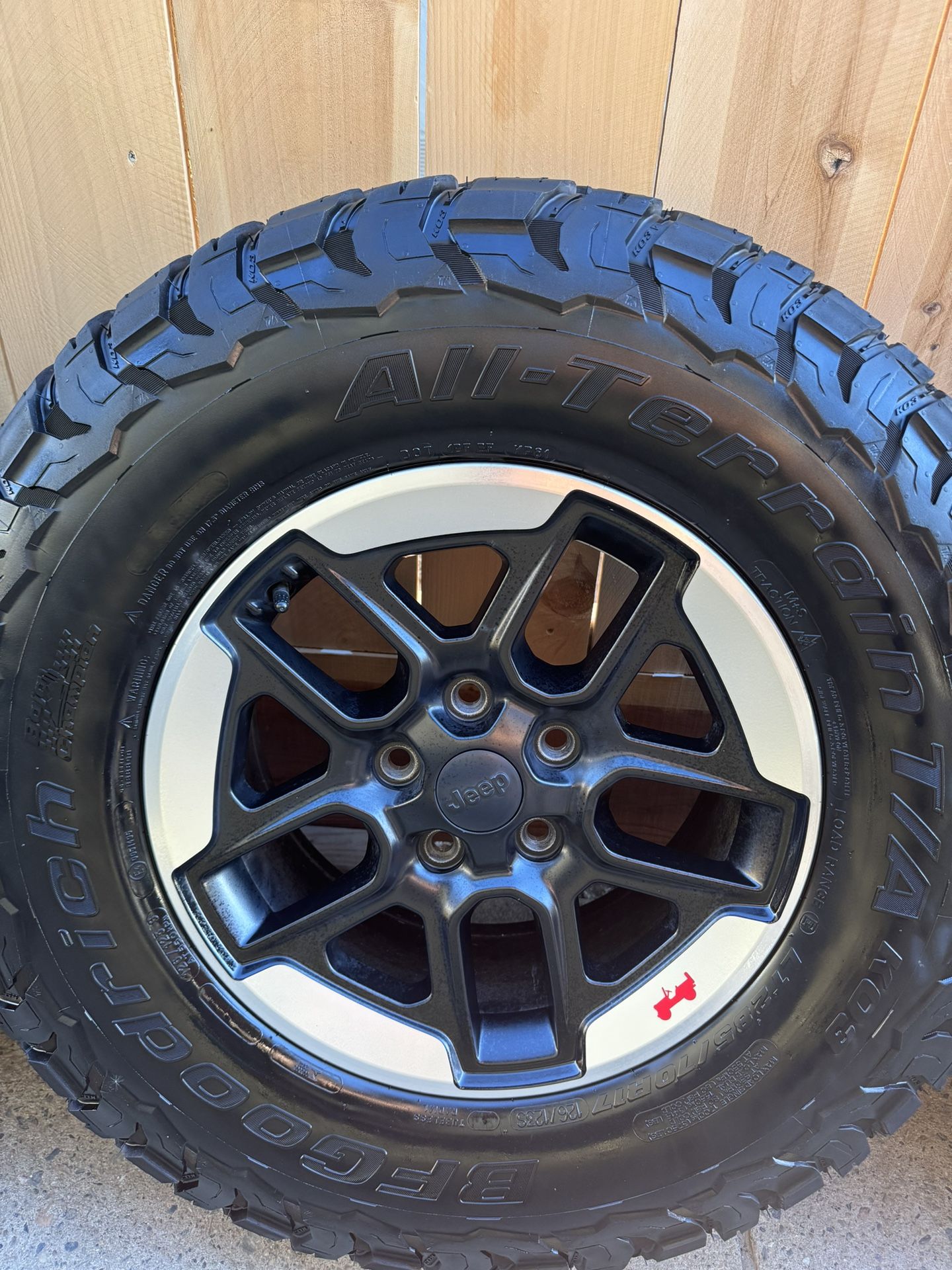 JEEP TIRES 285/70/17 5 Set