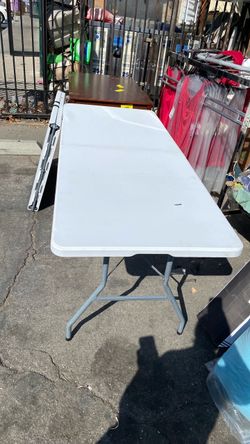Plastic folding tables