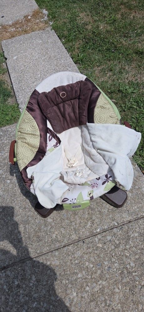 Fisher-Price seat recline & removable seat on legs, Buckle straps are included.
Removable washable cover.
