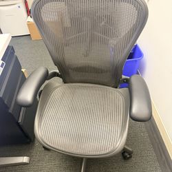 Herman Miller   Aeron Office Chair AE123HWB Size B 