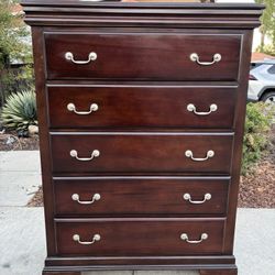 Solid Wood 6 Drawer Dresser Chest of Drawers Furniture Great Condition 