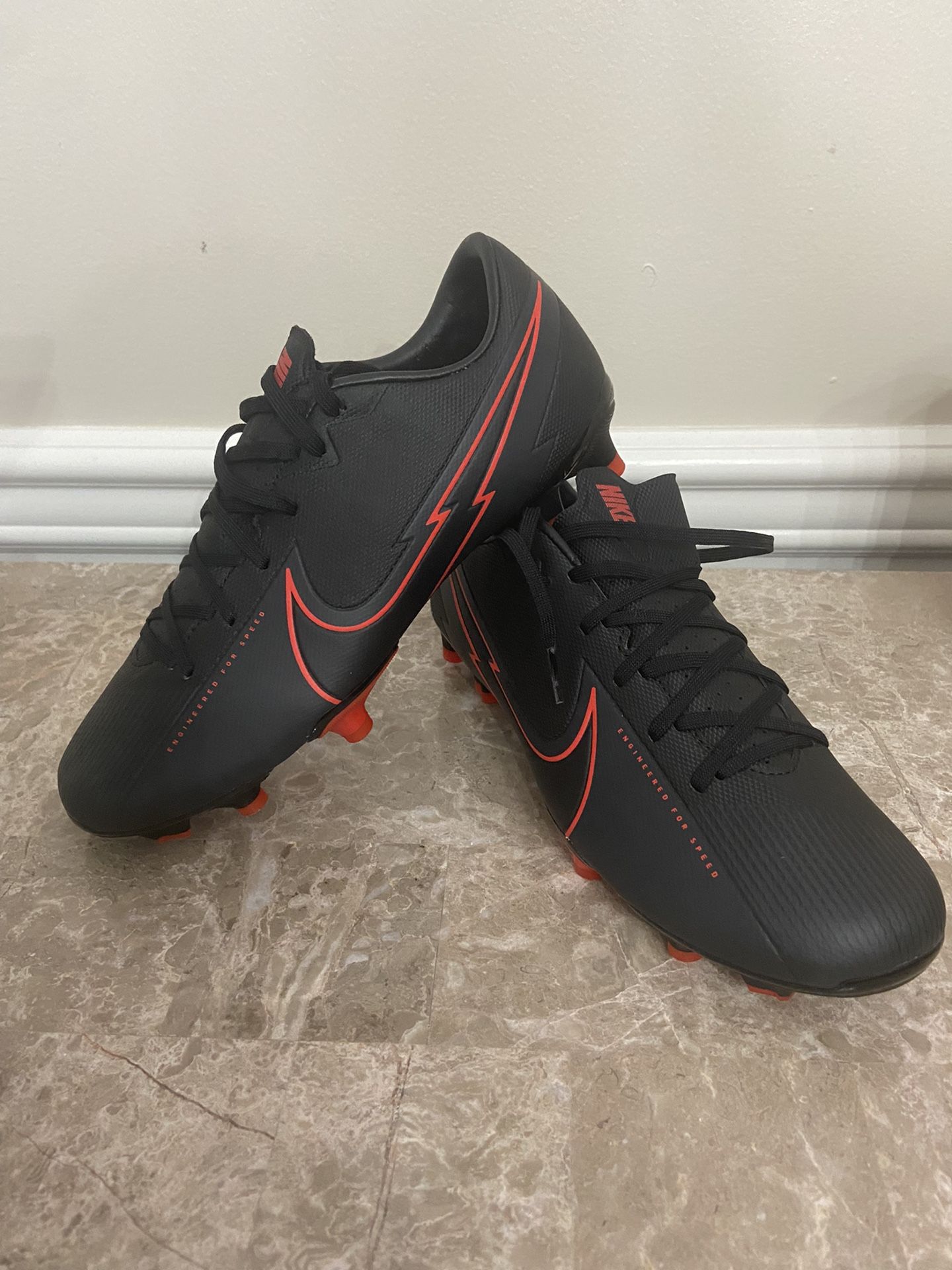 Nike mercurial Soccer Cleats Boy Size 5