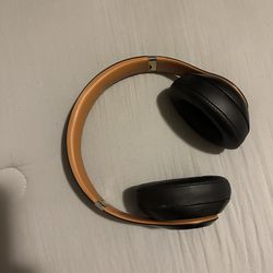 Beats Studio3 Wireless Headphones + Carrying Case
