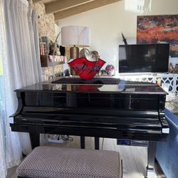 Black Beautiful Piano With Music Box 