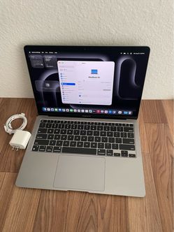 MacBook Air 13 (M1 chip / Latest OS 26 Tahoe) 8GB Memory Good Laptop (90 % + Battery)