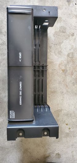 FORD EXPLORER 6 DISC CD CHANGER(from a '97 explorer Eddie Bauer)