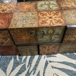 Small Chest. Very Good Condition .opens For Storage