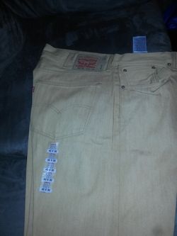 Levi's size 40-30 mustard color