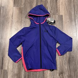 NEW WITH TAGS - Girls Under Armour Light Weight Windbreaker. Folds into backpack! Size Small (8).