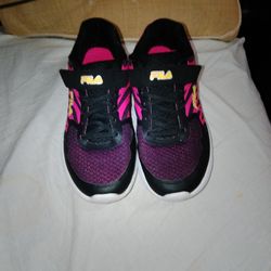 5.5 Women's Fila Tennis Shoes