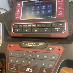 Sole F85 Treadmill With Fan And USB Ports