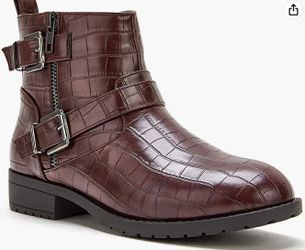 Alligator pattern, brown ankle boots. Size 9.5
