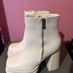 Women’s White Boots 