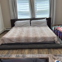 King Size Floor Bed Great Condition 300$