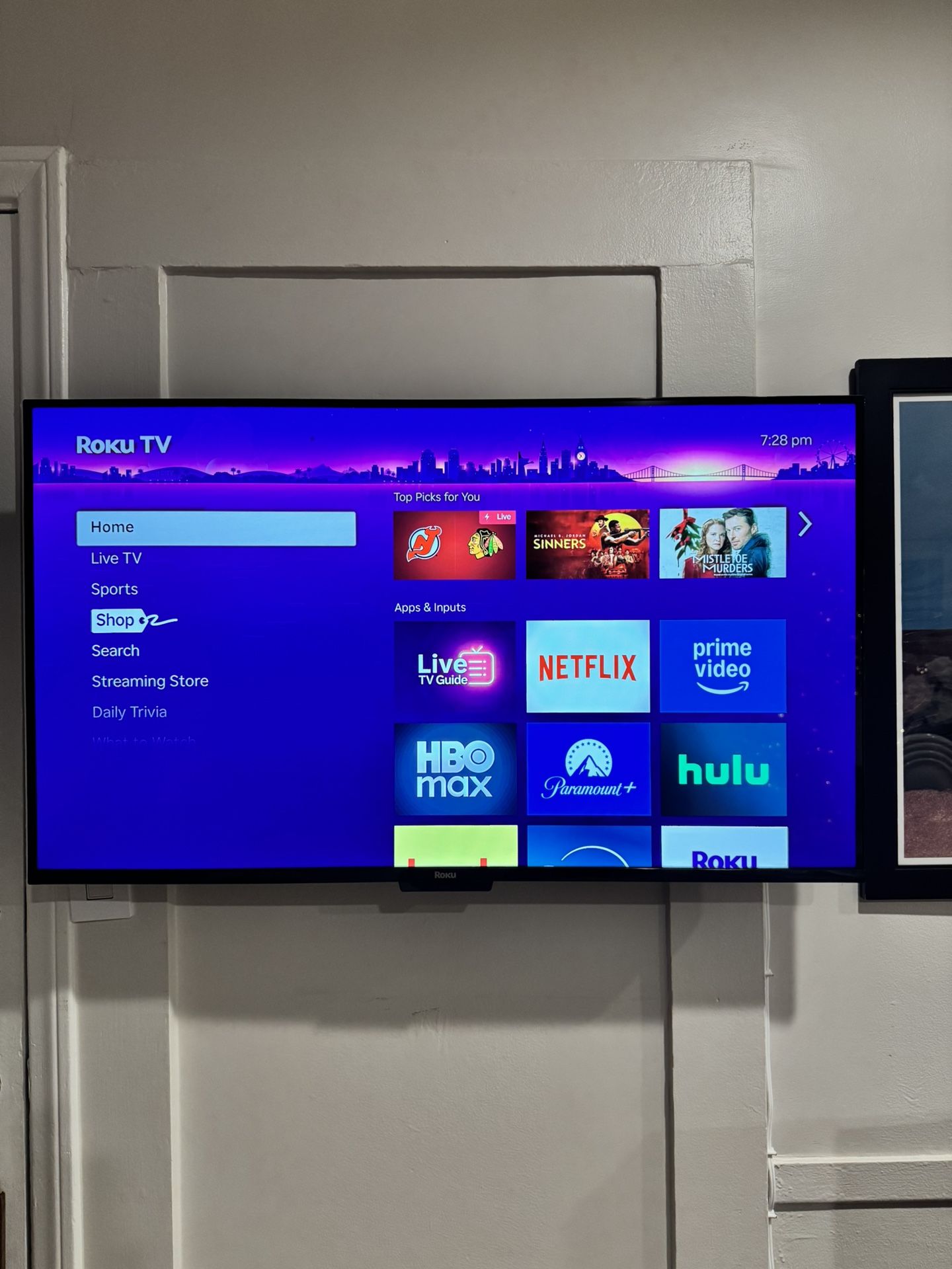 45” Roku Tv With Rotating 360° Wall Mount