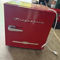 Mini Fridge Retro