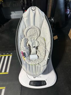 4 Moms rocking swing