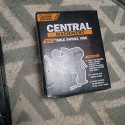 NEW Central Machinery 2-1/2" Table Swivel Vise 360* Two Way Locking Swivel 59113