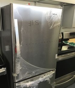 New scratch and dent whirlpool 18 cu ft stainless steel fridge with bottom freezer. 1 year warranty