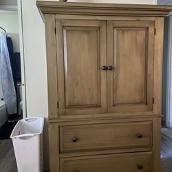 WOOD DRESSER
