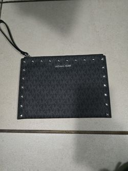 MICHAEL KORS JET SET TRAVEL XL CLUTCH WRISTLET MK SIGNATURE BLACK STUDS