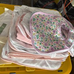 Free! Baby supplies and items for moms—some are pre-owned, while others are brand new.