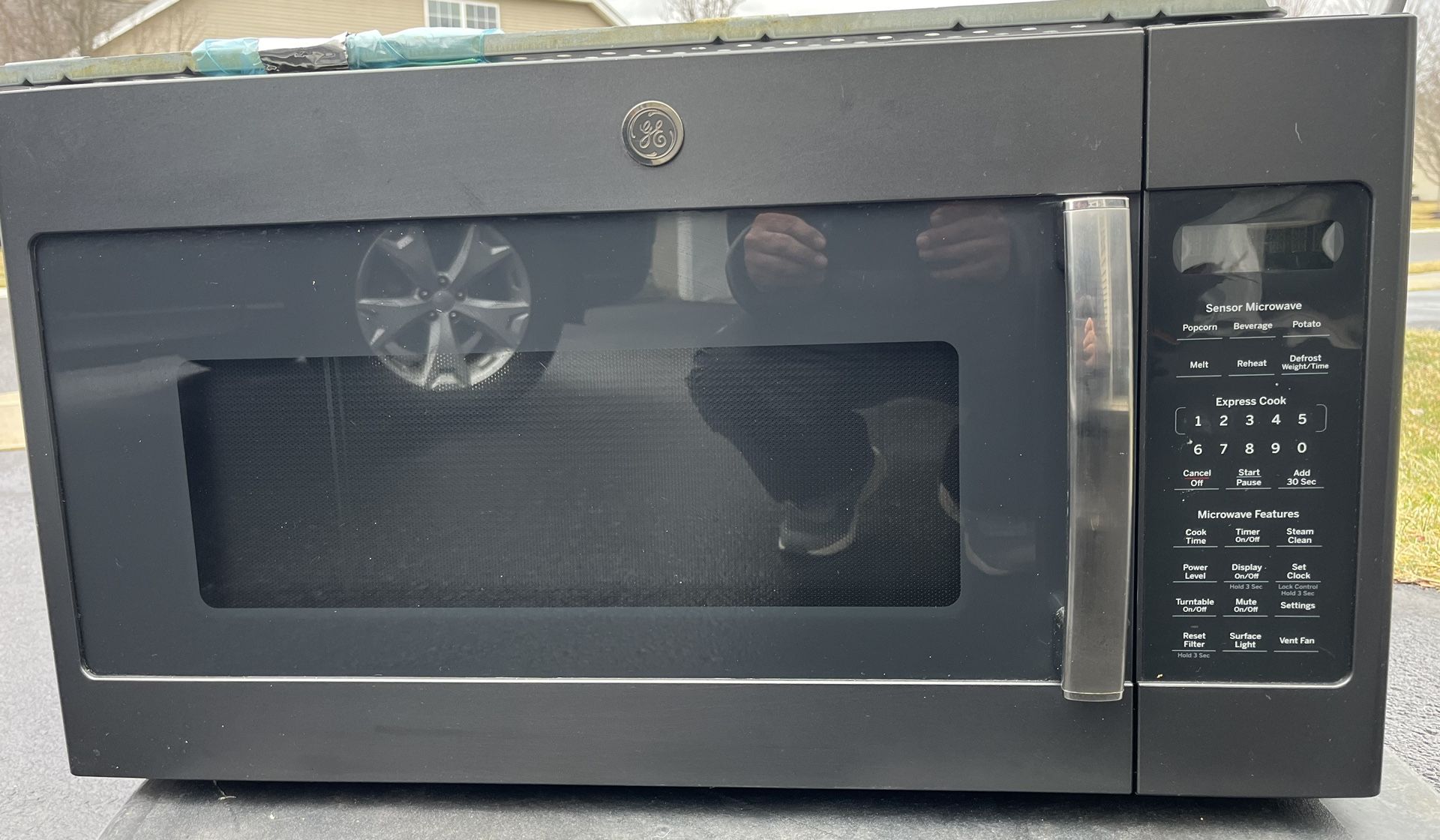 GE Microwave Oven With Vent Fan