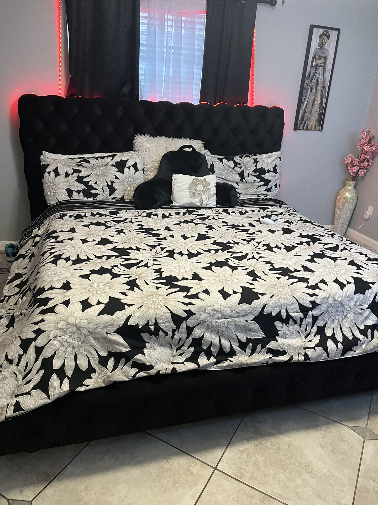King Bed With Matress And Frame Togheter