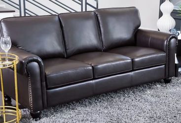 Brown Leather Sofa – Excellent Condition