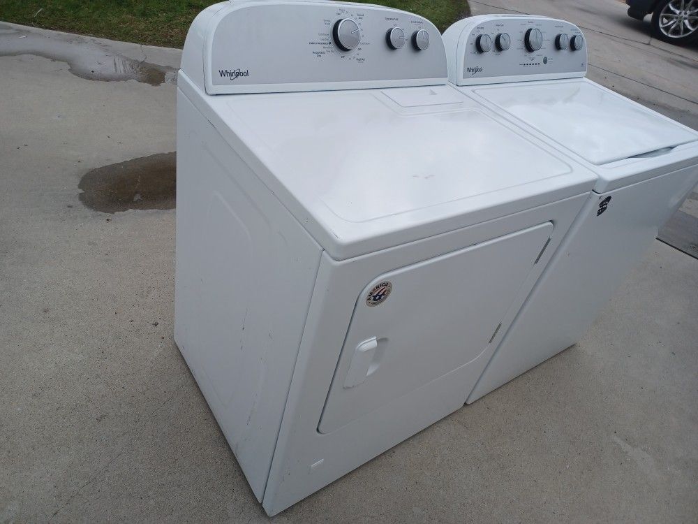 Whirlpool Washer And Gas Dryer 