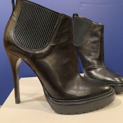 Burberry (ankle high platform boots)