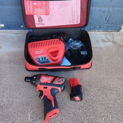 IMPACT DRILL MILWAUKEE 