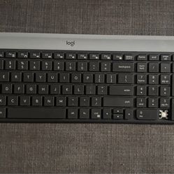 Logitech MK470 wireless keyboard and mouse combo (please read description).